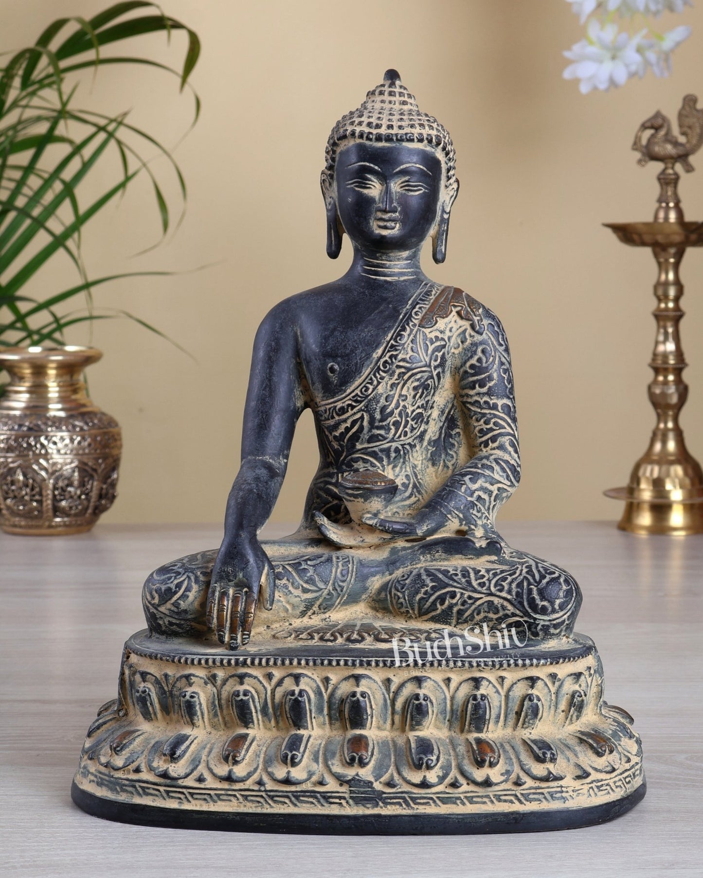 Vintage Brass Buddha Statue – Bhoomisparsha Nirvana Enlightened Buddha in Rustic Sand Patina 10.5" - Budhshiv.com