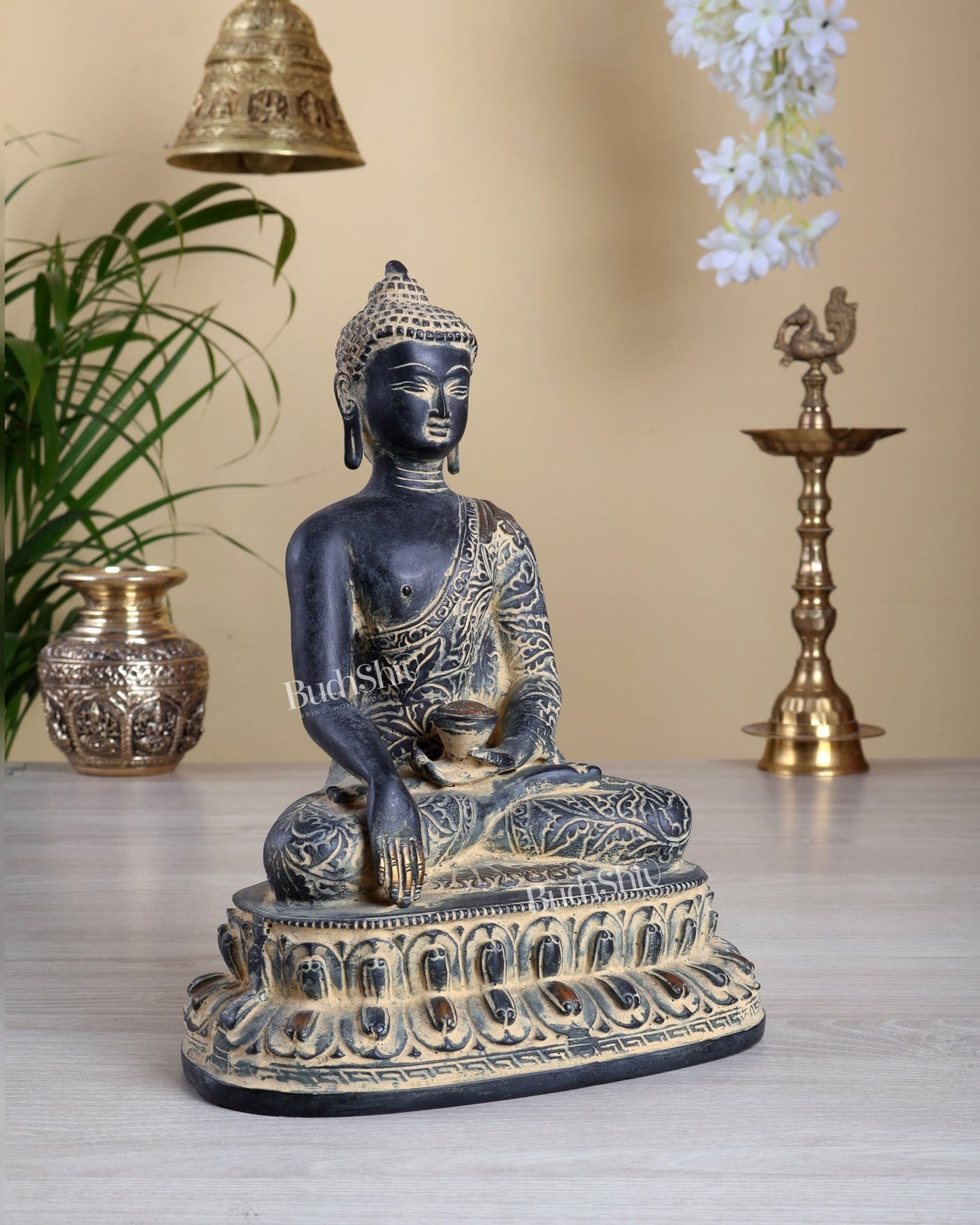 Vintage Brass Buddha Statue – Bhoomisparsha Nirvana Enlightened Buddha in Rustic Sand Patina 10.5" - Budhshiv.com