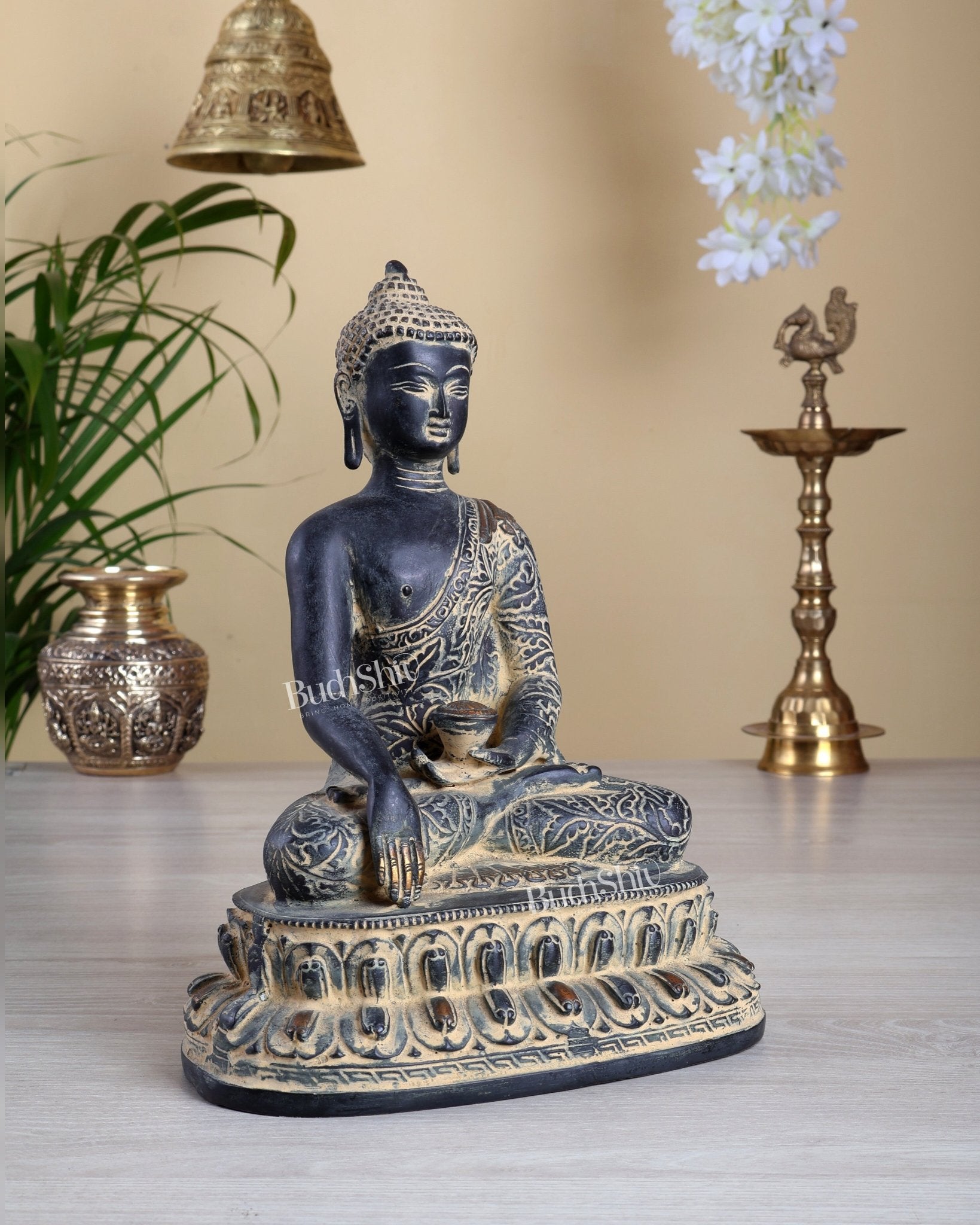 Vintage Brass Buddha Statue – Bhoomisparsha Nirvana Enlightened Buddha in Rustic Sand Patina 10.5" - Budhshiv.com