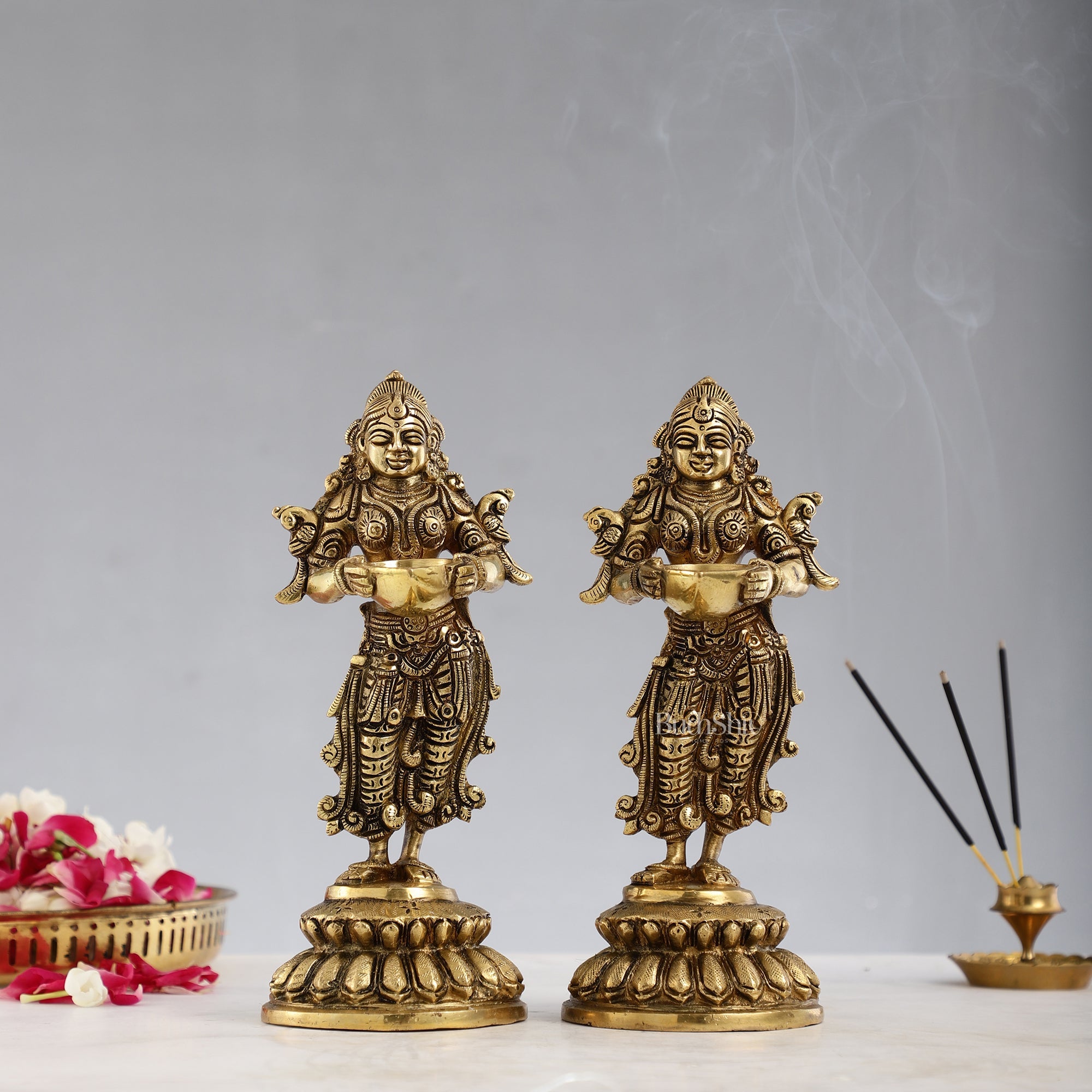 Brass Deep Lakshmi Pavaai Vilakku - 9 inch – Budhshiv.com