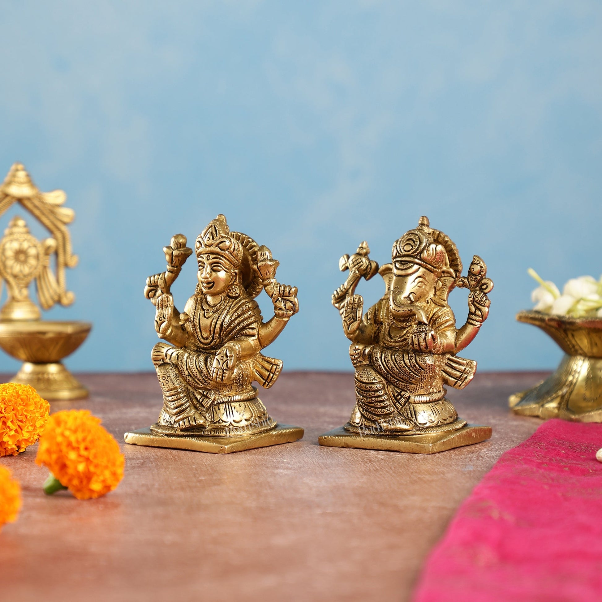 Brass Ganesha and Lakshmi Idols Pair | Height 4 inch - Budhshiv.com