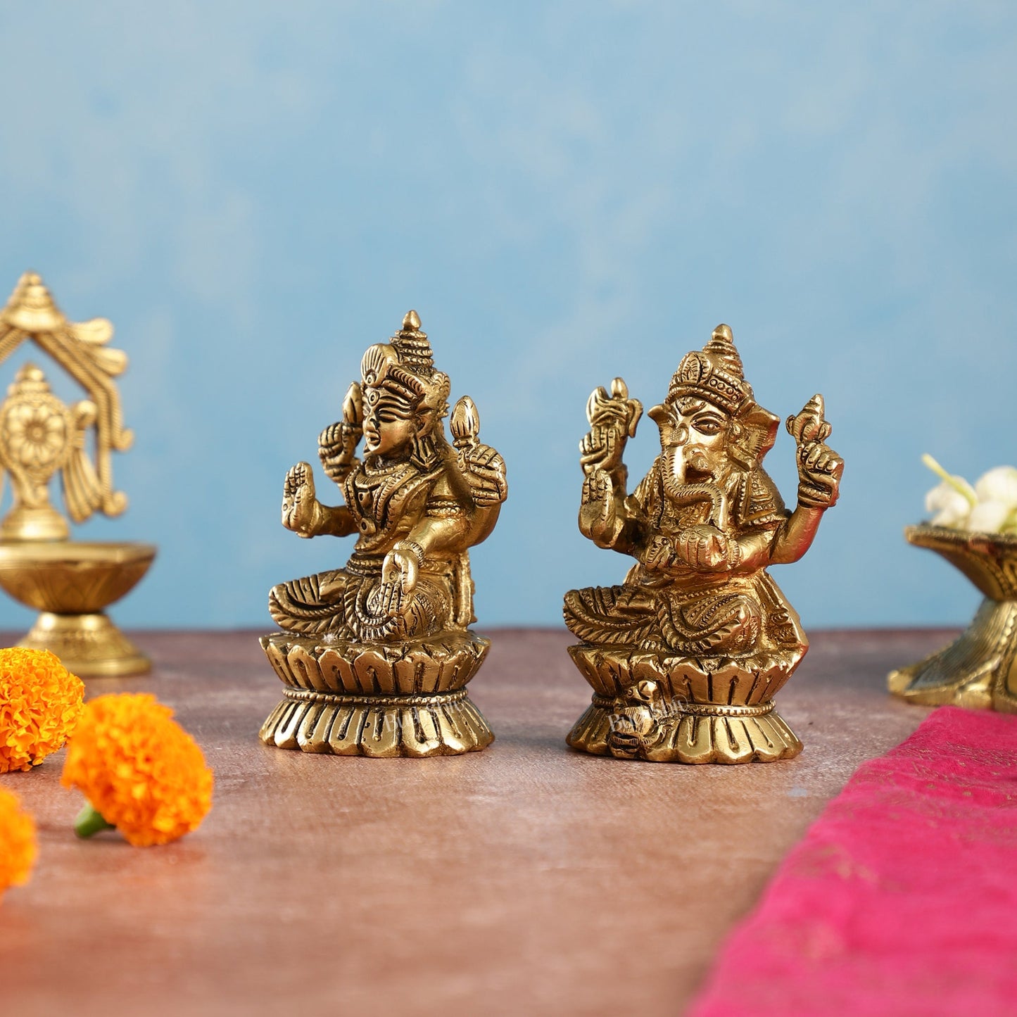 Brass Ganesha and Lakshmi Idols Pair | Height 4.5 inch - Budhshiv.com