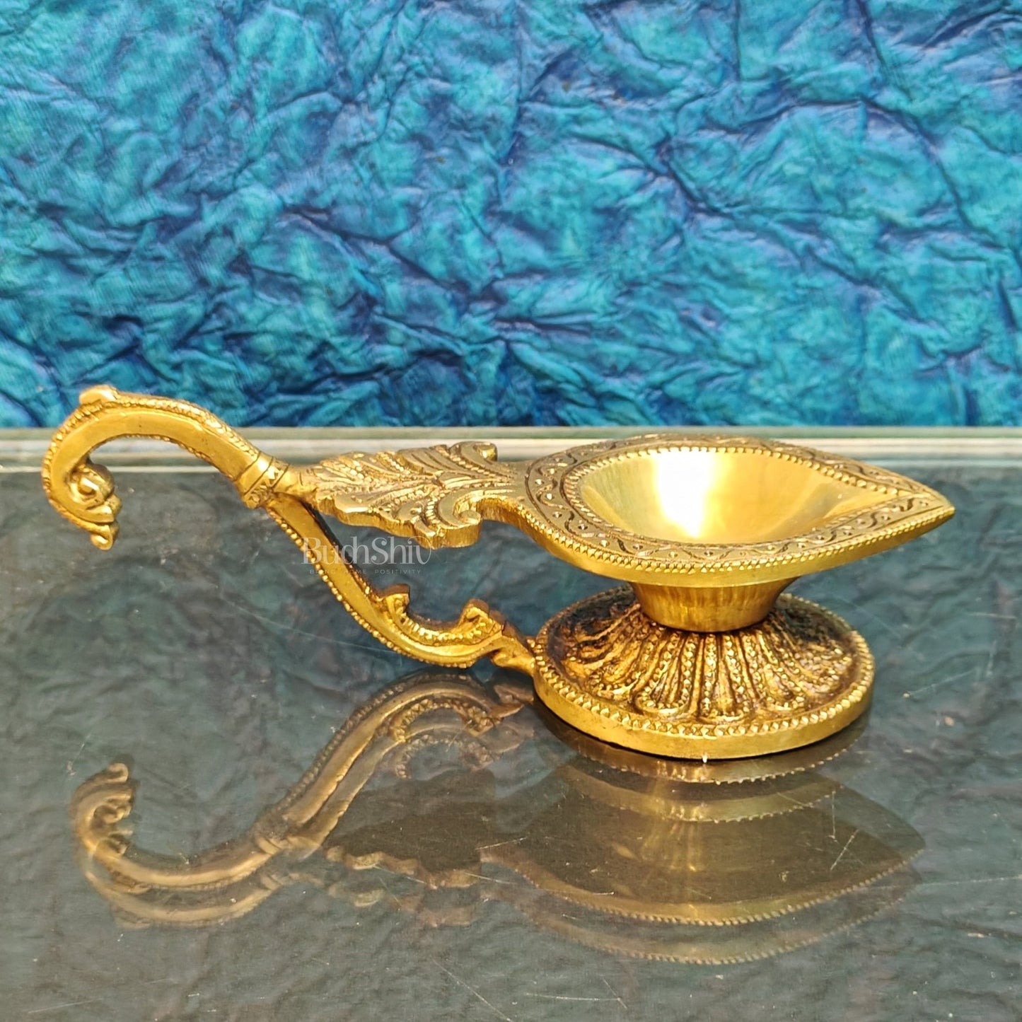 Brass Handcrafted Aarti Diya with handle - Budhshiv.com