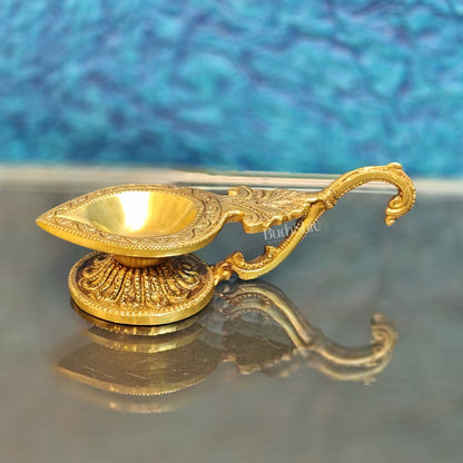 Brass Handcrafted Aarti Diya with handle - Budhshiv.com