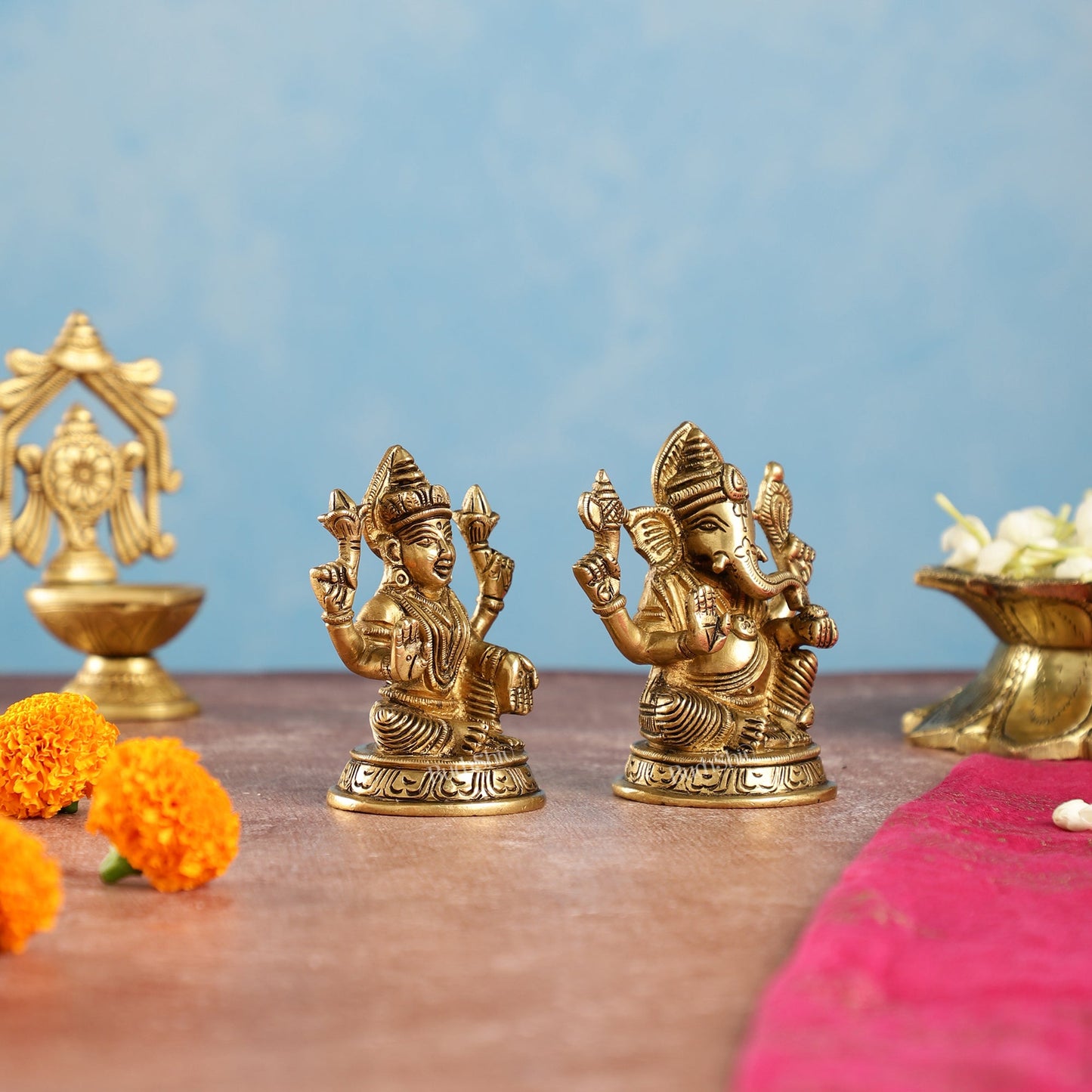 Elegant Brass Ganesha and Lakshmi Idols Pair | Height 4 inch - Budhshiv.com