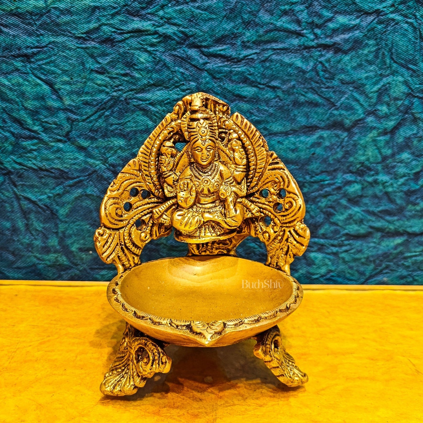 Finely Handcrafted Ganesha and Lakshmi Idols with Prabhavali Diyas - Budhshiv.com