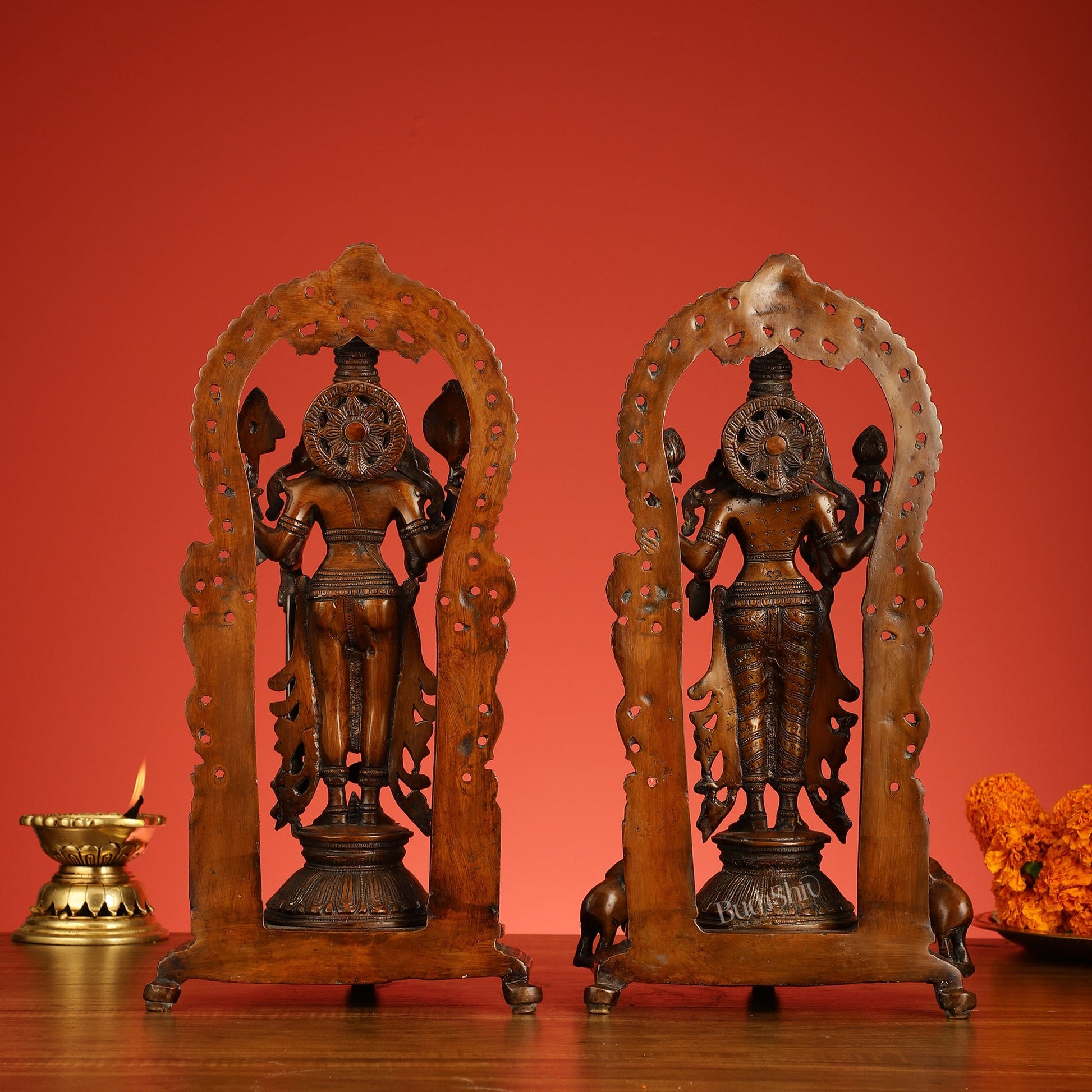 Superfine Brass Lord Vishnu & Goddess Lakshmi Idol Pair | 16 inch - Budhshiv.com